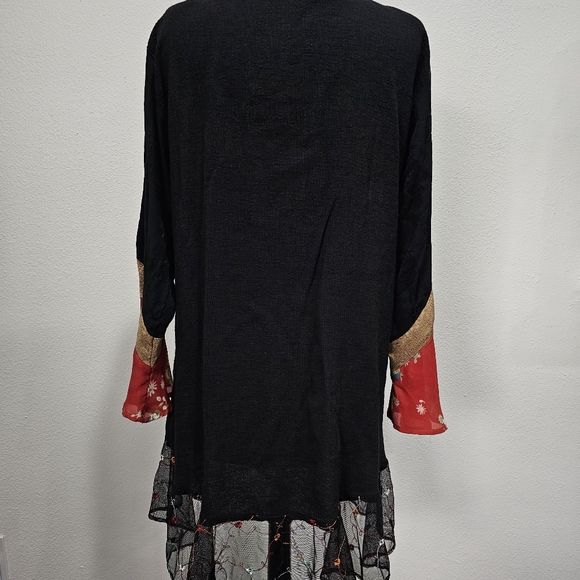 Beautiful Flowy Kimono 🌹 - Picture 2 of 6